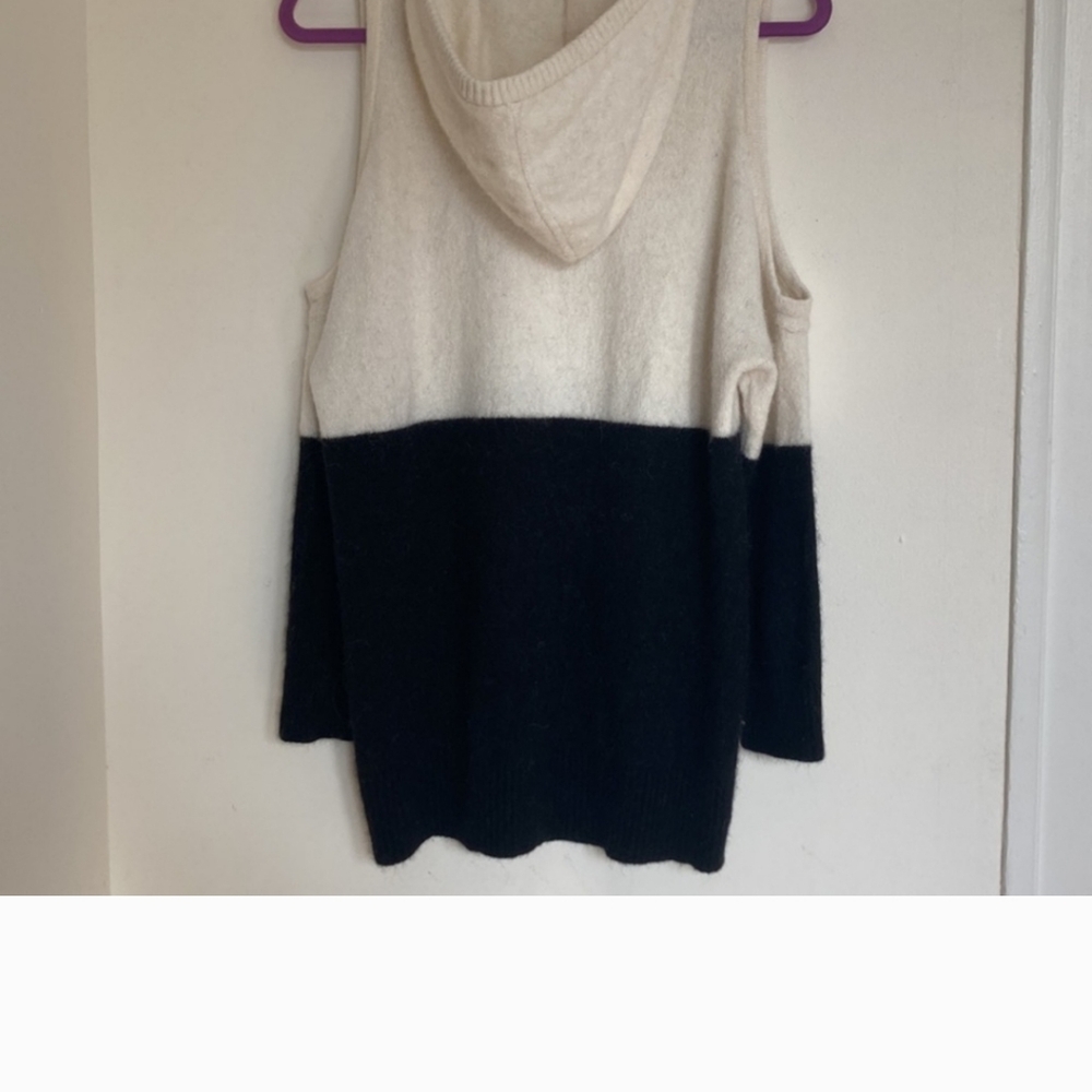 Alice + Olivia Victor Cold Shoulder Hoodie Color Blocked Off Tunic Sweater Small